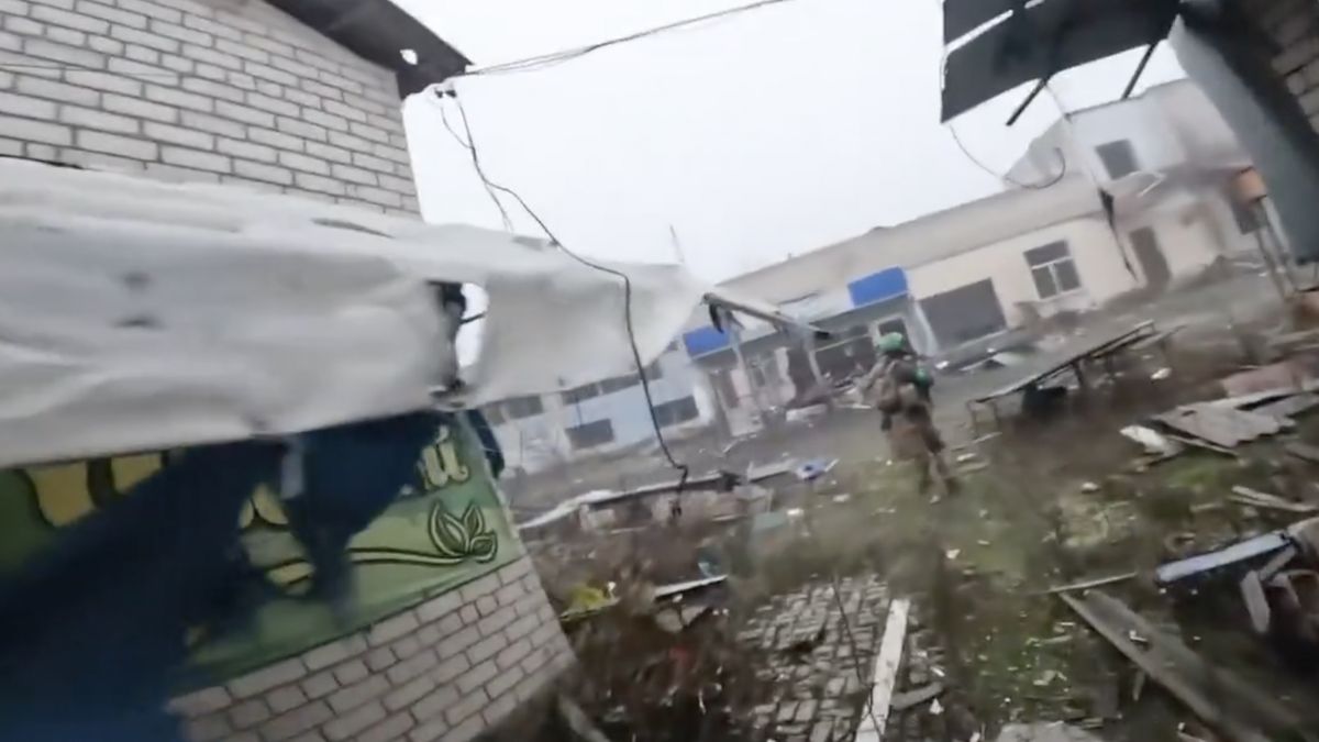 Video: Boje v Kupjansku zřejmě nekončí, Ukrajinci hledají ruské sabotéry